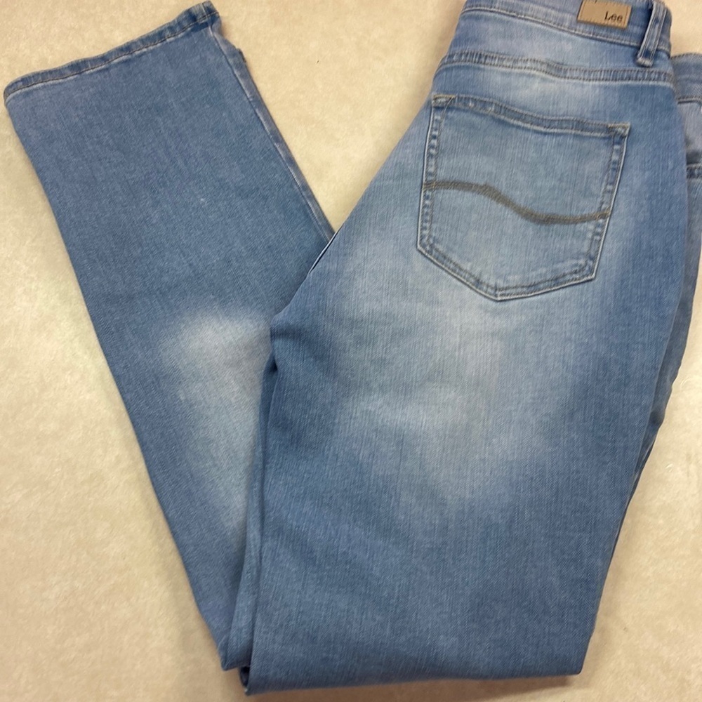 Lee Regular Fit Straight Leg Mid-Rise Jean 8 Short
